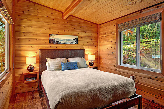 Two Bedroom Waterview Cabin Queen Bedroom
